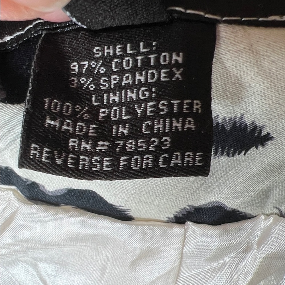 Chic Black And White Patterned Blazer - image 4